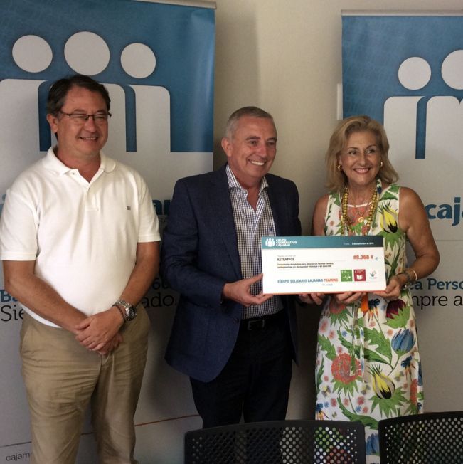 Entrega del Equipo Solidario Cajamar a ASTRAPACE_miniatura