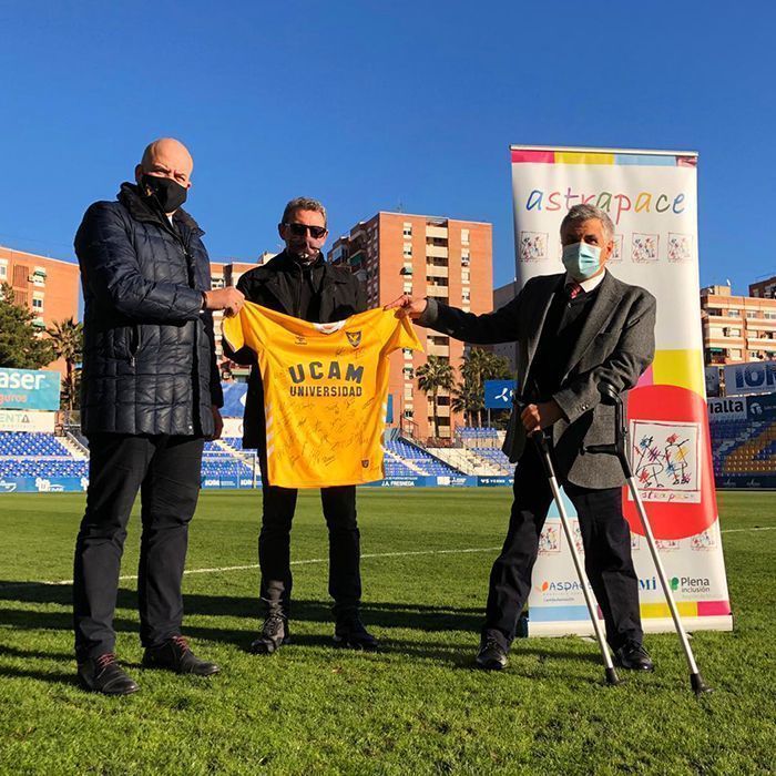 Dona_camiseta_UCAM_CF_miniatura