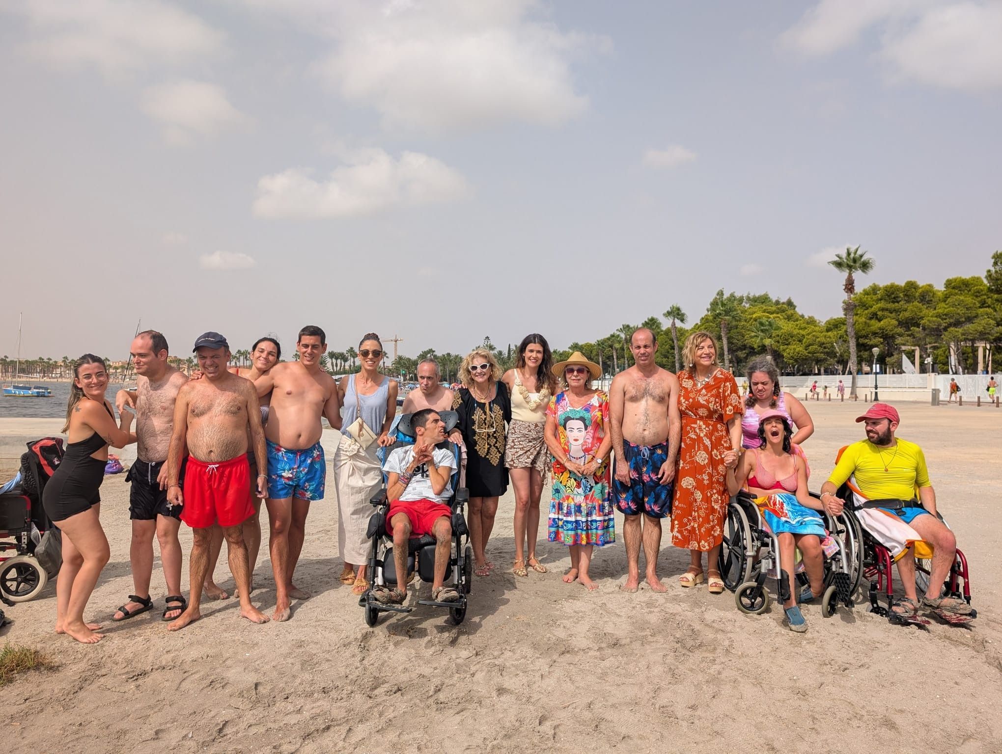Astrapace disfruta del verano organizando un campamento en Los Alcázares