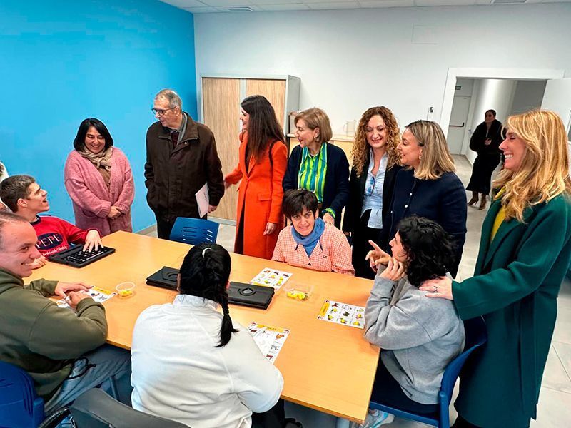 Usuarios_en_el_aula_en_la_Inauguracion_de_la_ampliacion_del_centro_de_dia_de_astrapace