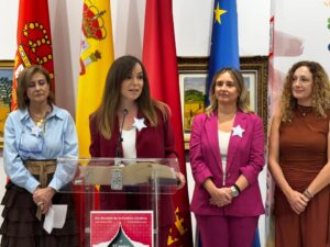 Rebeca_Perez_Alcaldesa_Hablando_Evento_Paralisis